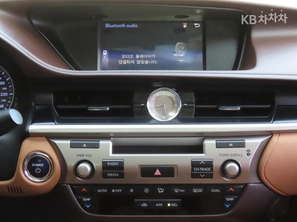 Lexus New ES300h Supreme (High Trim) - 6