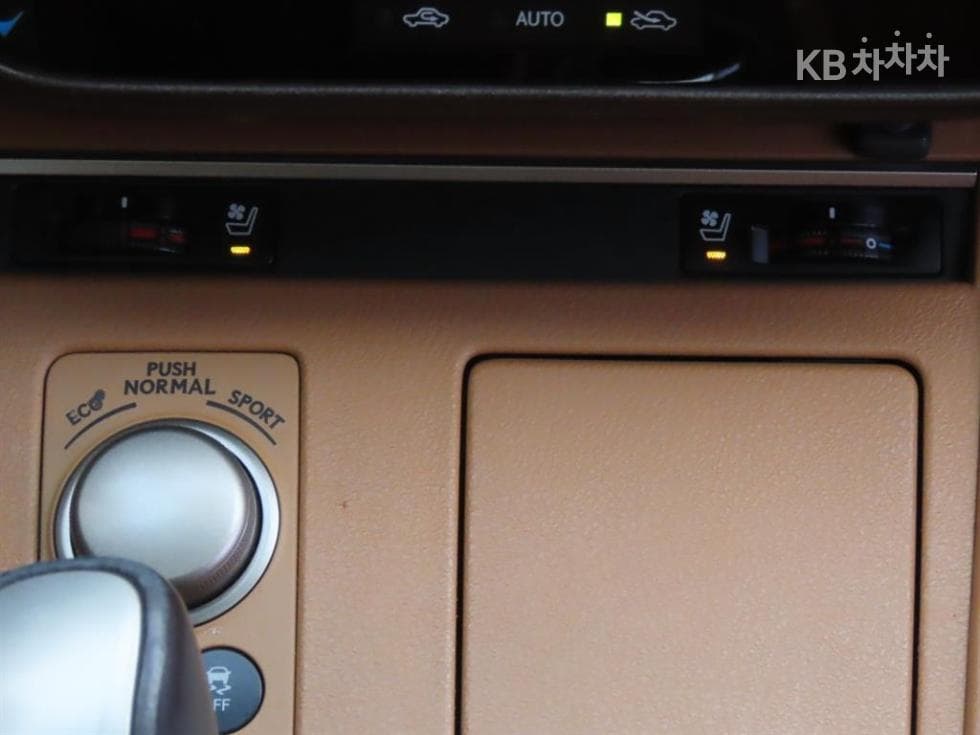 Lexus New ES300h Supreme (High Trim) - 7