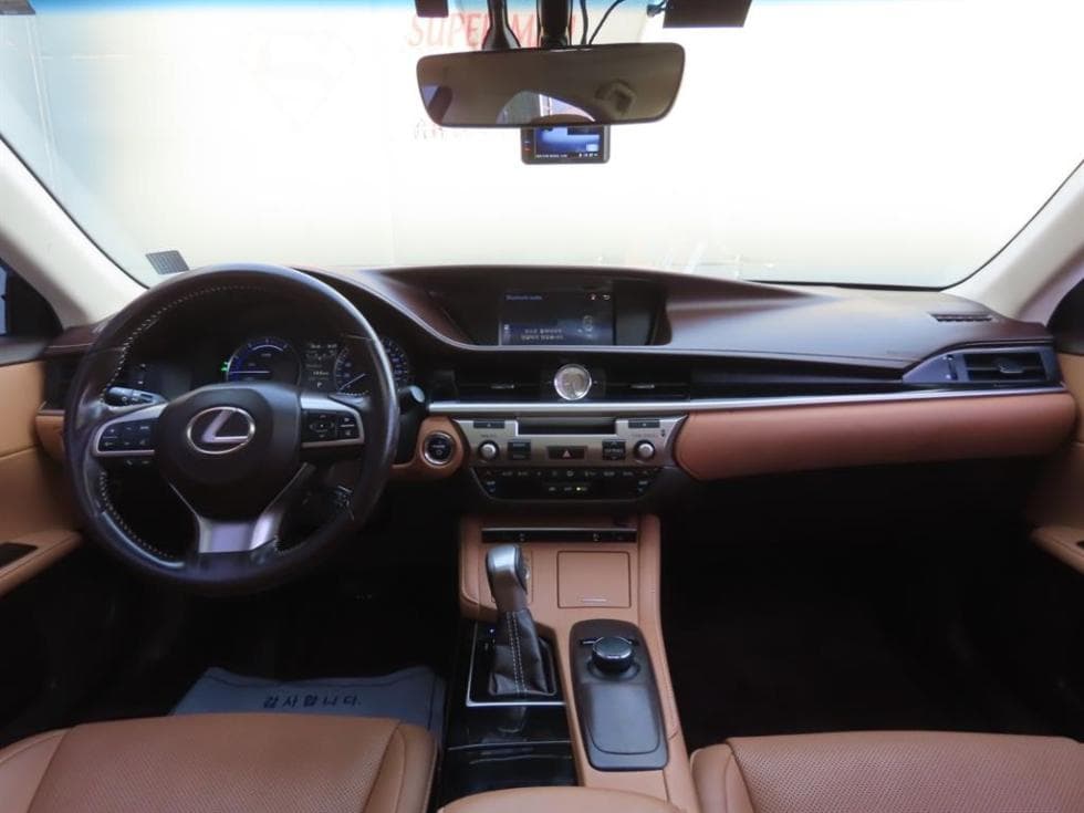 Lexus New ES300h Supreme (High Trim) - 11