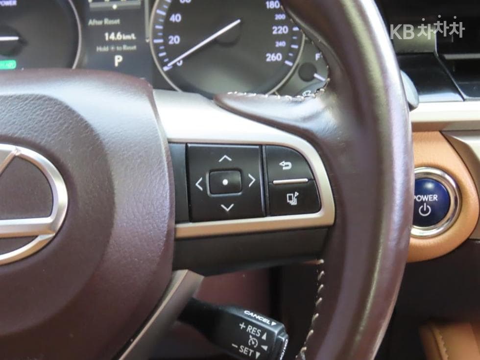 Lexus New ES300h Supreme (High Trim) - 14