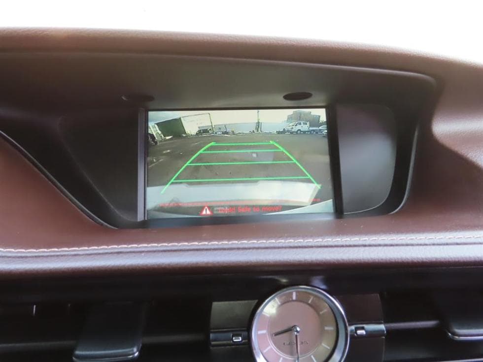 Lexus New ES300h Supreme (High Trim) - 18