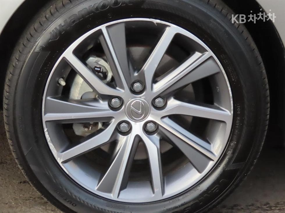 Lexus New ES300h Supreme (High Trim) - 20