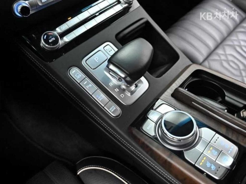 Genesis G905.0 GDi AWD Prestige Limousine - 9