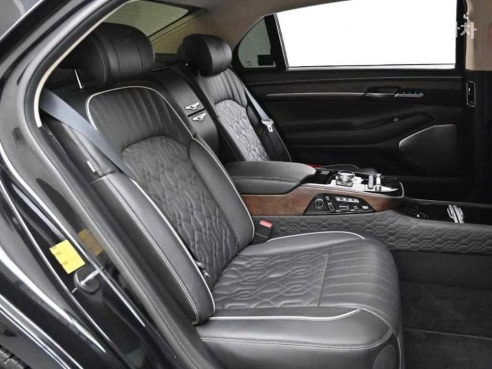 Genesis G905.0 GDi AWD Prestige Limousine - 12