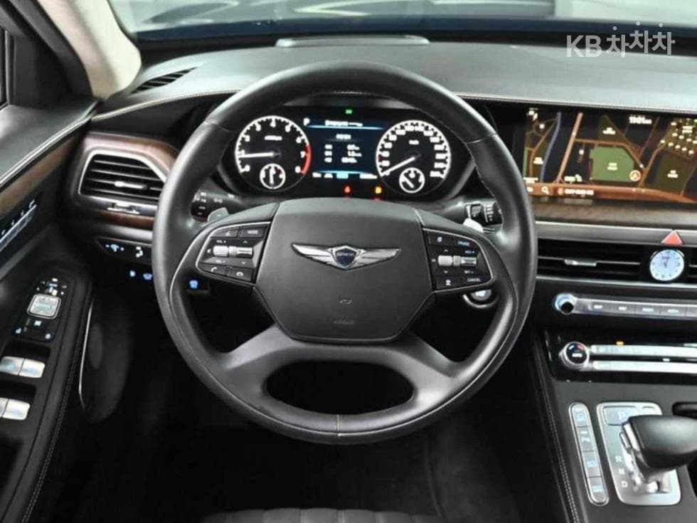 Genesis G905.0 GDi AWD Prestige Limousine - 13