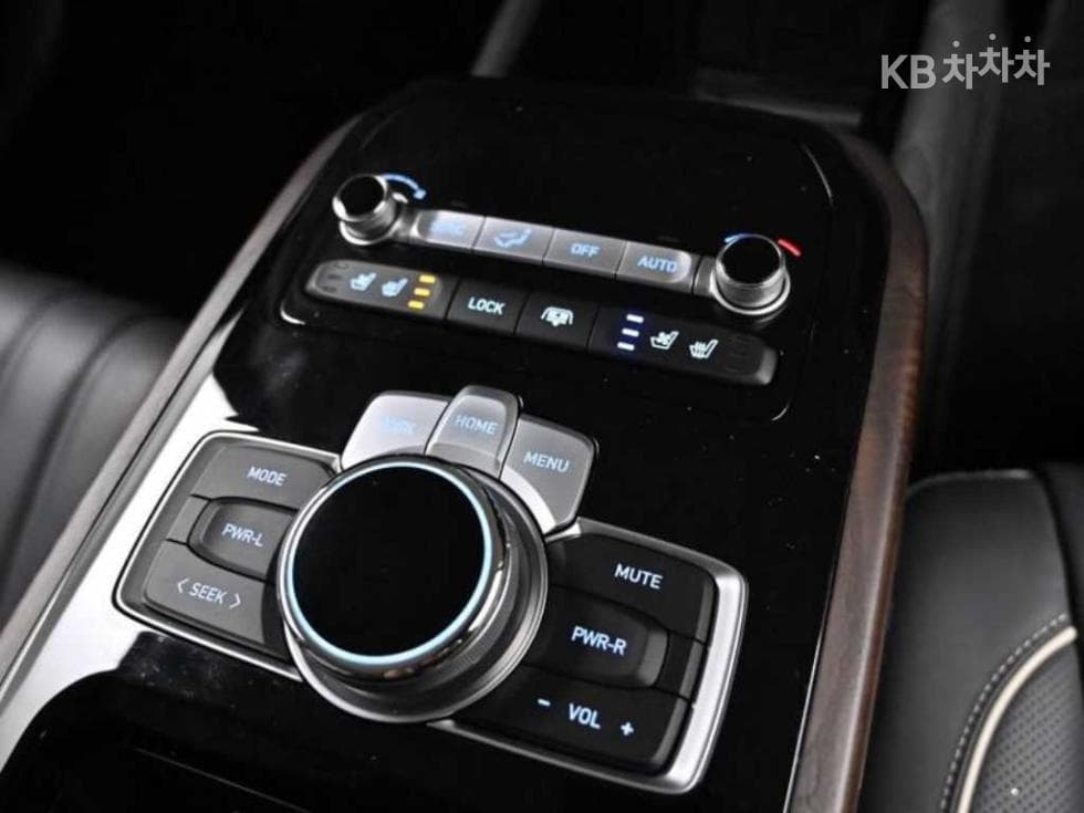 Genesis G905.0 GDi AWD Prestige Limousine - 16