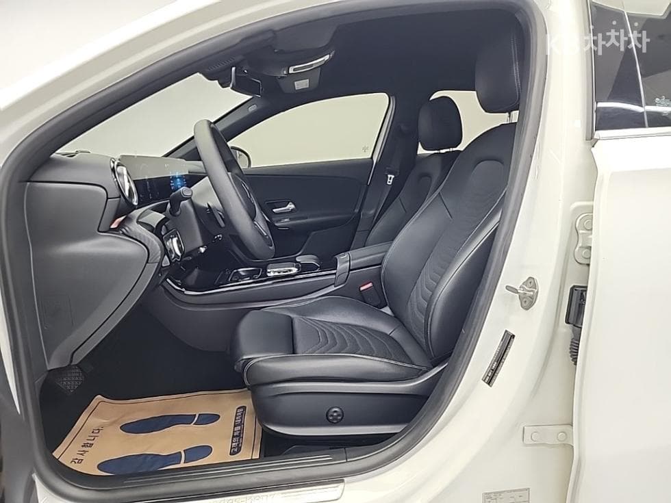 Mercedes-Benz A클래스(W177)A220 Sedan - - 11