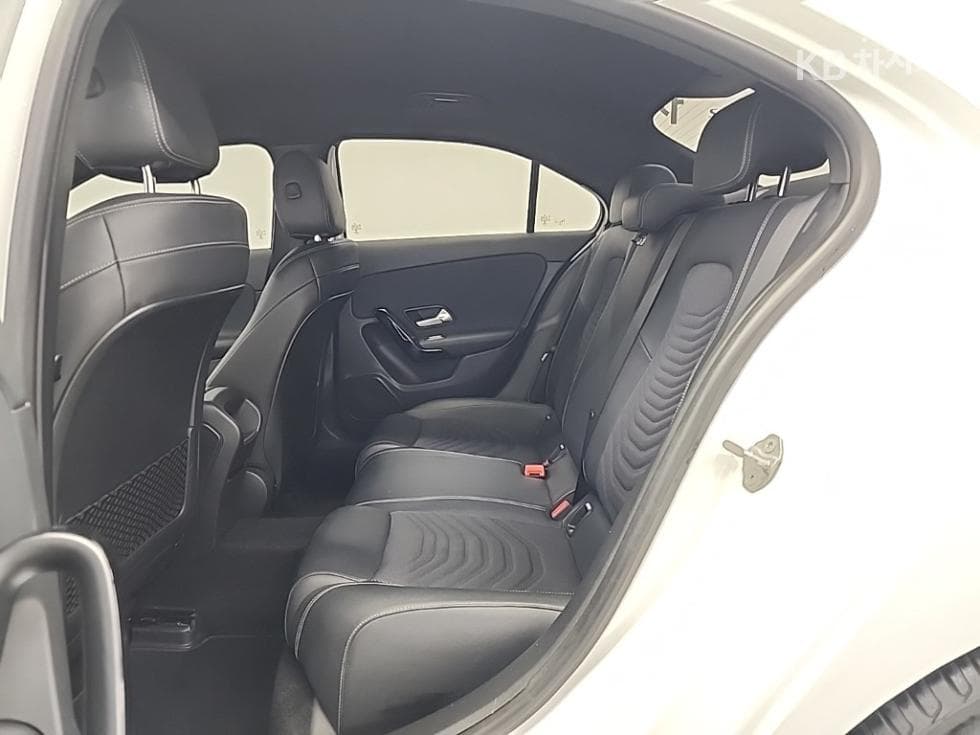 Mercedes-Benz A클래스(W177)A220 Sedan - - 12