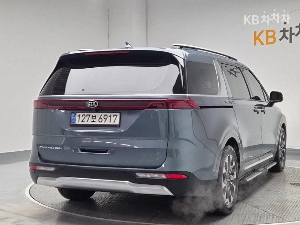 Киа Канивал 4-то поколениеG3.5 GDI 9-местен Signature - 3