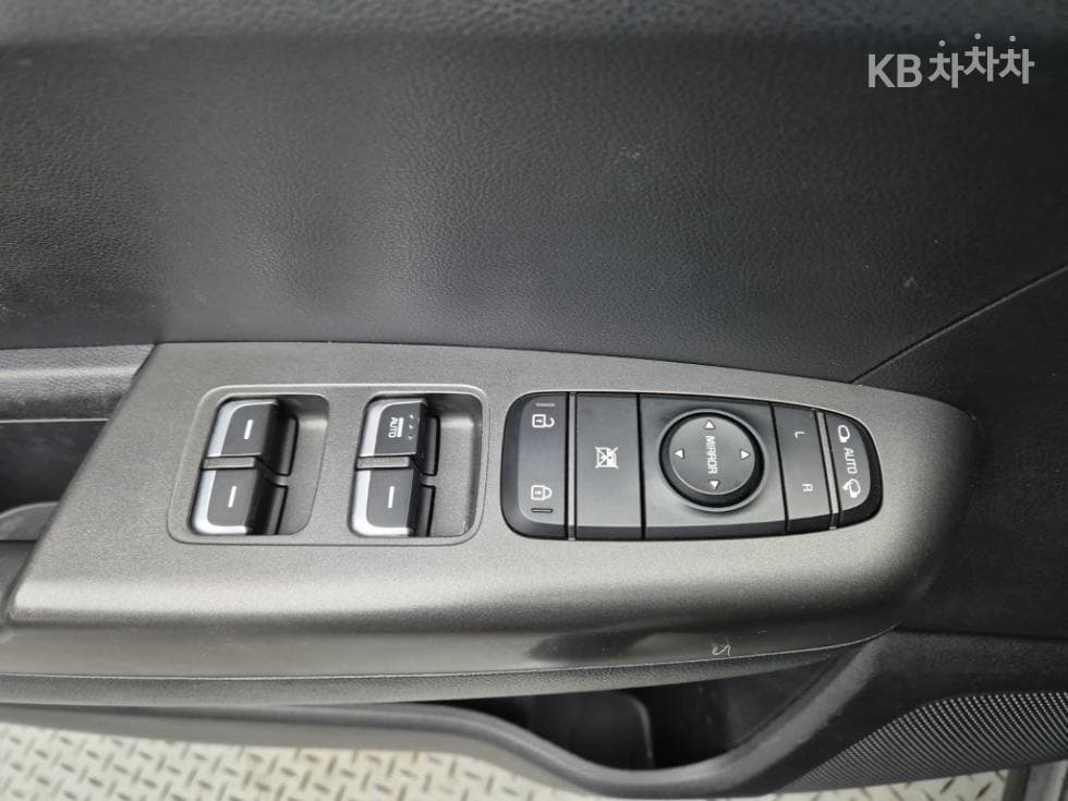 Киа Sportage 더 볼드2.0 Дизел 2WD Престиж - 18