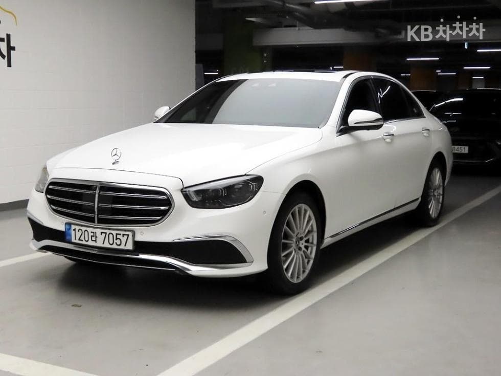 Mercedes-Benz E-Class (W213) E220d 4MATIC Exclusive - Image 1