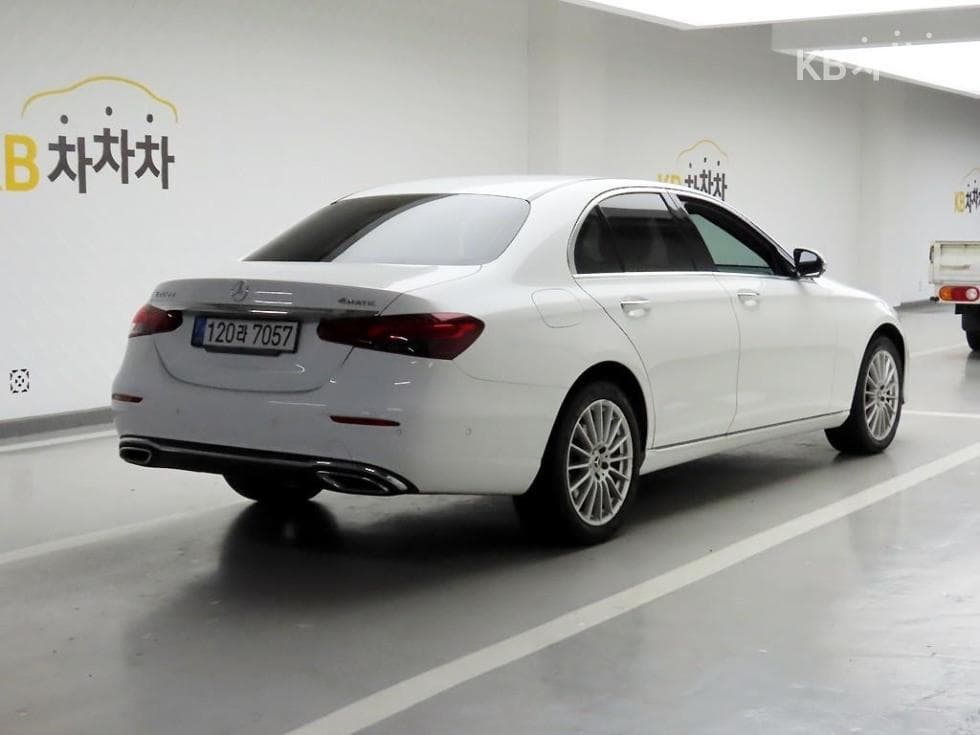 Mercedes-Benz E-Class (W213)E220d 4MATIC Exclusive - 4