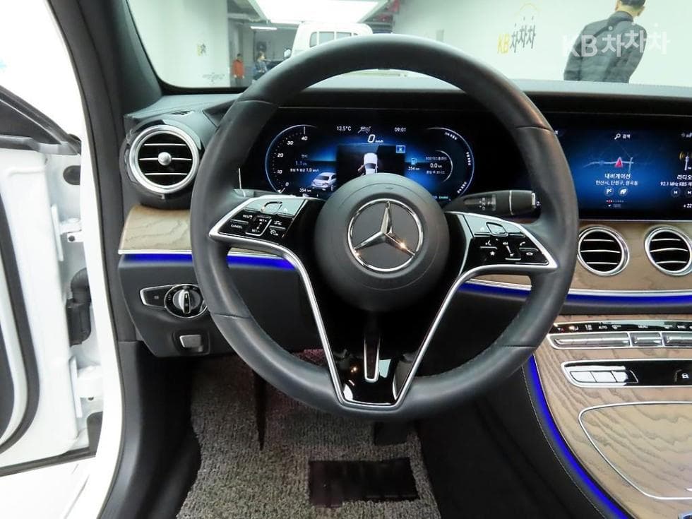 Mercedes-Benz E-Class (W213)E220d 4MATIC Exclusive - 8