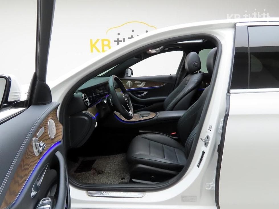 Mercedes-Benz E-Class (W213)E220d 4MATIC Exclusive - 13