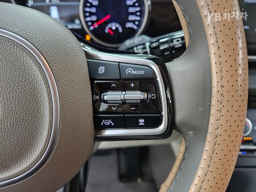 Kia Carnival 4th generationD2.2 9-seater Prestige - 13