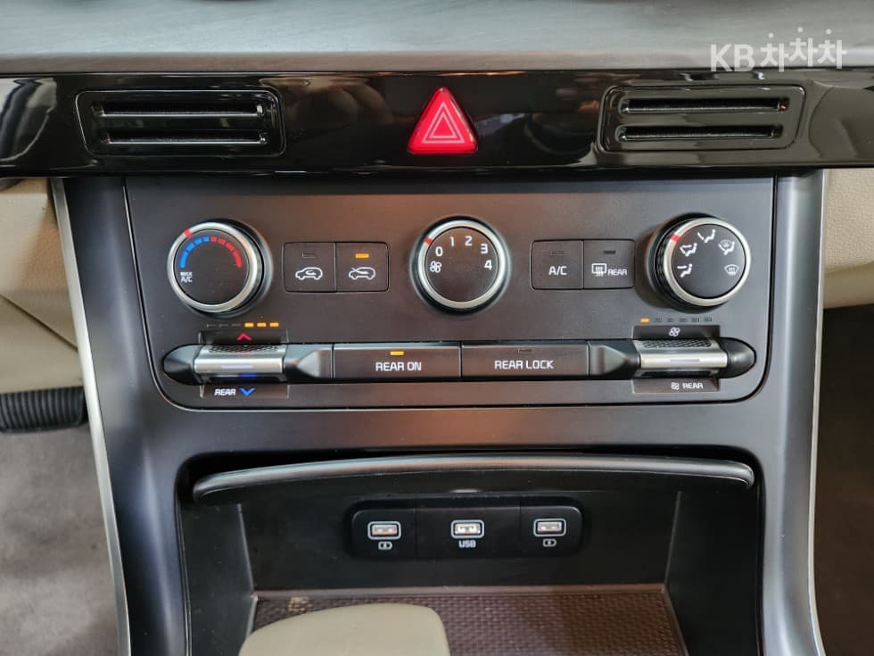 Kia Carnival 4th generationD2.2 9-seater Prestige - 16