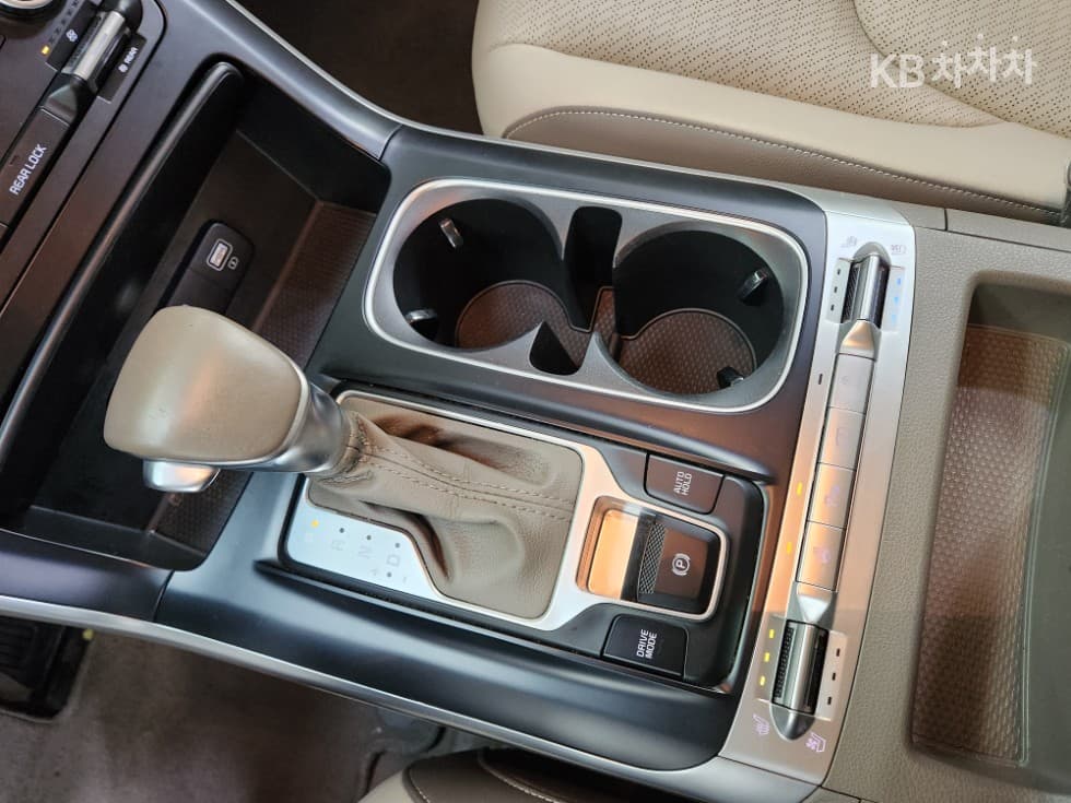 Kia Carnival 4th generationD2.2 9-seater Prestige - 17