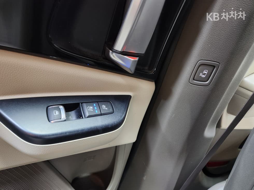 Kia Carnival 4th generationD2.2 9-seater Prestige - 25