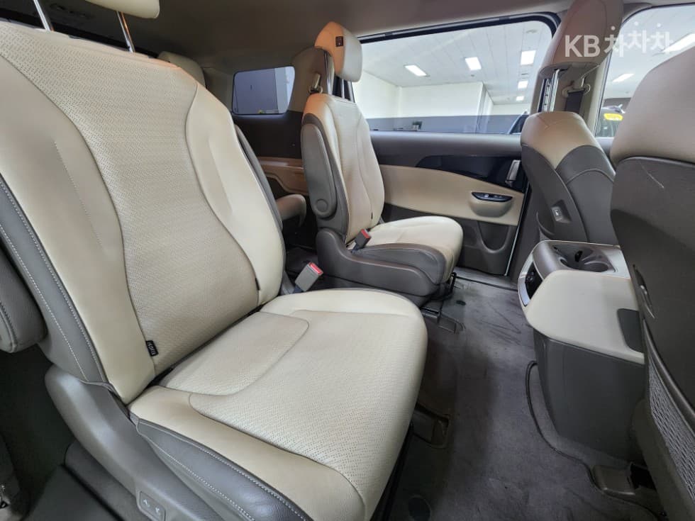 Kia Carnival 4th generationD2.2 9-seater Prestige - 27