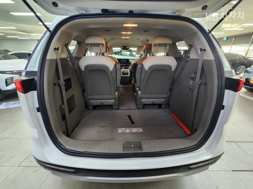 Kia Carnival 4th generationD2.2 9-seater Prestige - 28