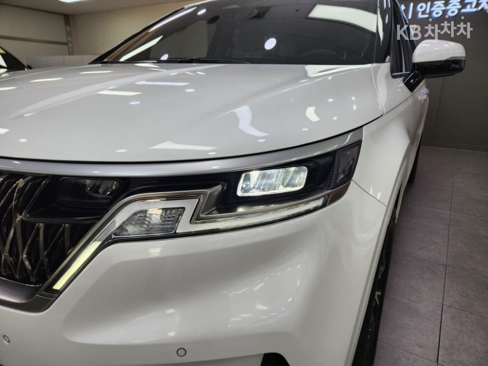 Kia Carnival 4th generationD2.2 9-seater Prestige - 32