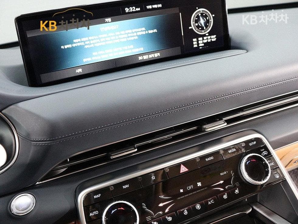 Genesis GV802.5 Turbo Gasoline AWD - 8
