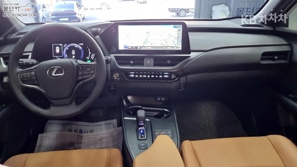 Lexus UX300h Стандартен - 7