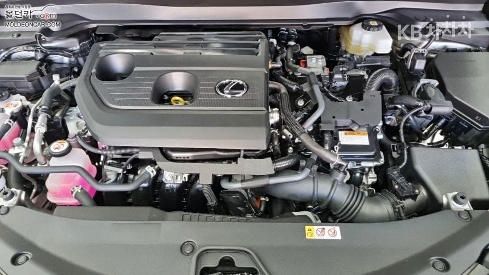 Lexus UX300h Стандартен - 8