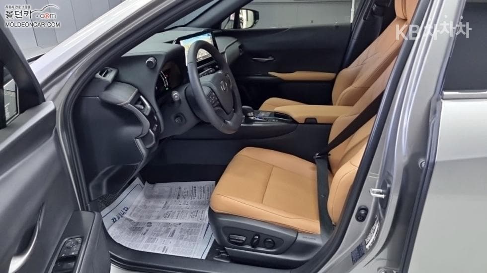 Lexus UX300h Стандартен - 9