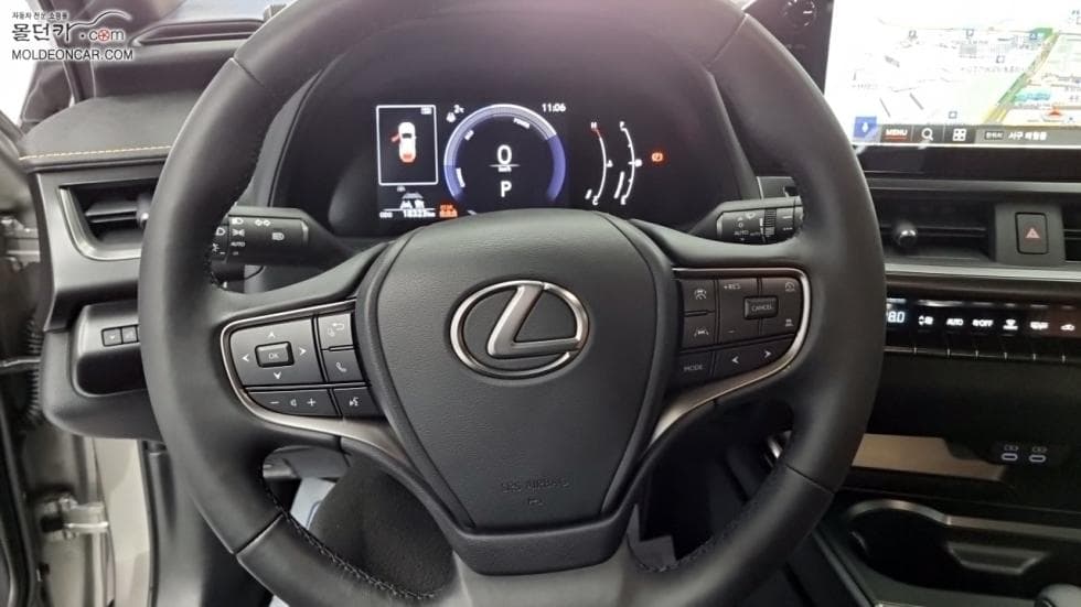 Lexus UX300h Стандартен - 11