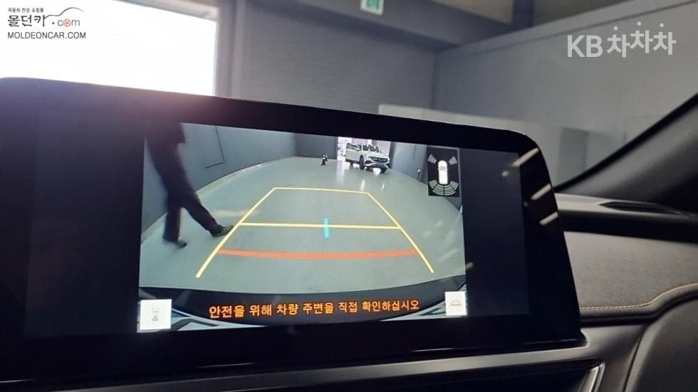 Lexus UX300h Стандартен - 13