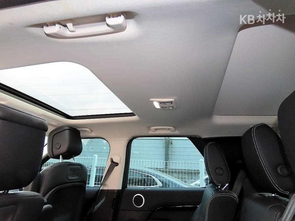 Land Rover 디스커버리5P300 SE - 16