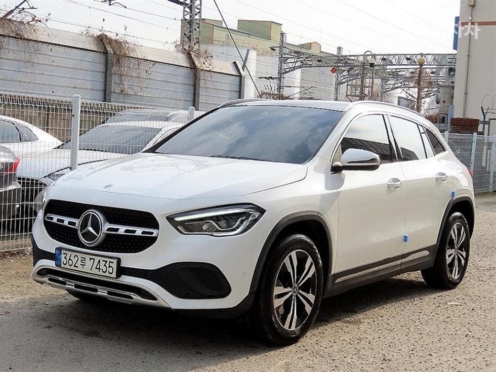 Mercedes-Benz GLA H247 220 - Image 1