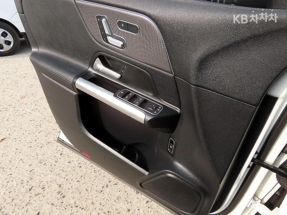 Mercedes-Benz GLA H247220 - 11