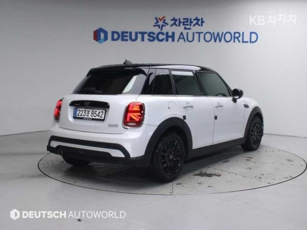 Mini Cooper 5-door1.5 Classic Standard - 2