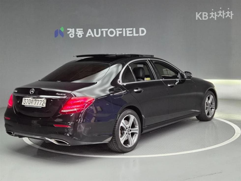 Mercedes-Benz E-Class (W213)E350 4MATIC Avantgarde - 3