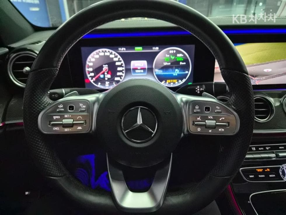 Mercedes-Benz E-Class (W213)E350 4MATIC Avantgarde - 7