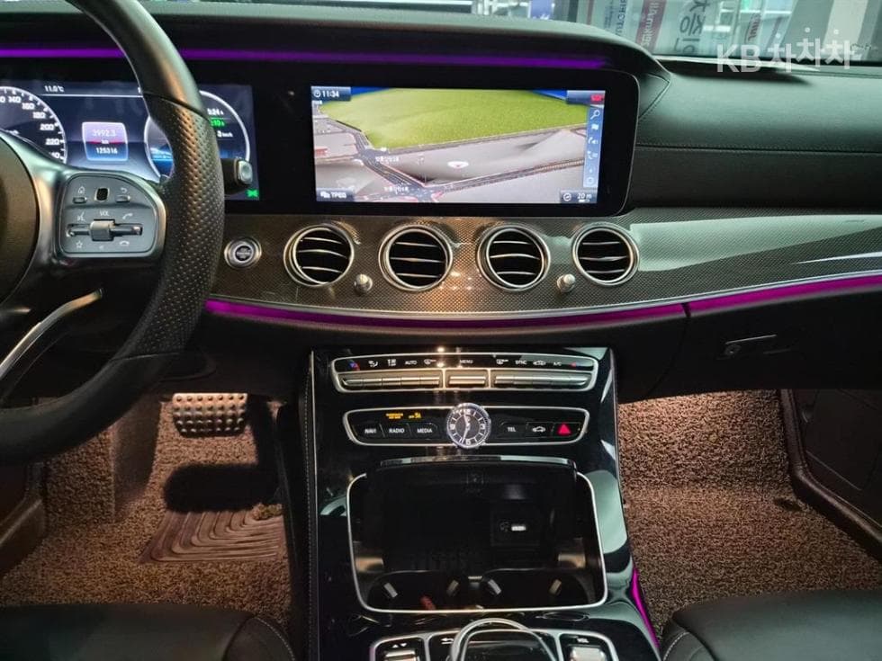 Mercedes-Benz E-Class (W213)E350 4MATIC Avantgarde - 9