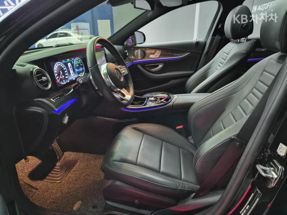 Mercedes-Benz E-Class (W213)E350 4MATIC Avantgarde - 16