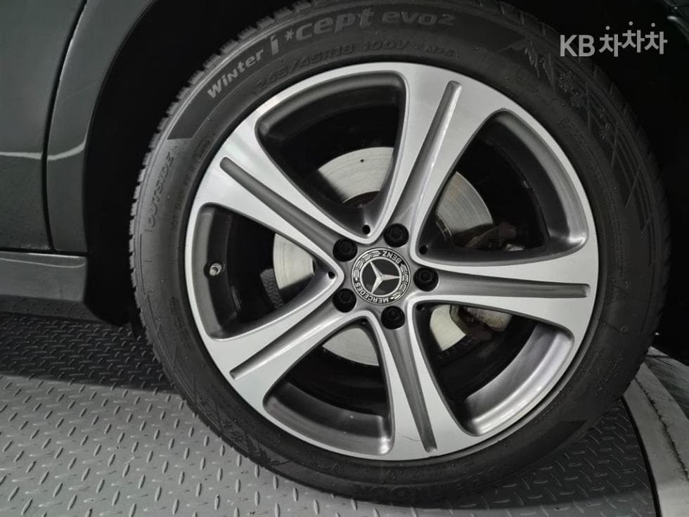 Mercedes-Benz E-Class (W213)E350 4MATIC Avantgarde - 20