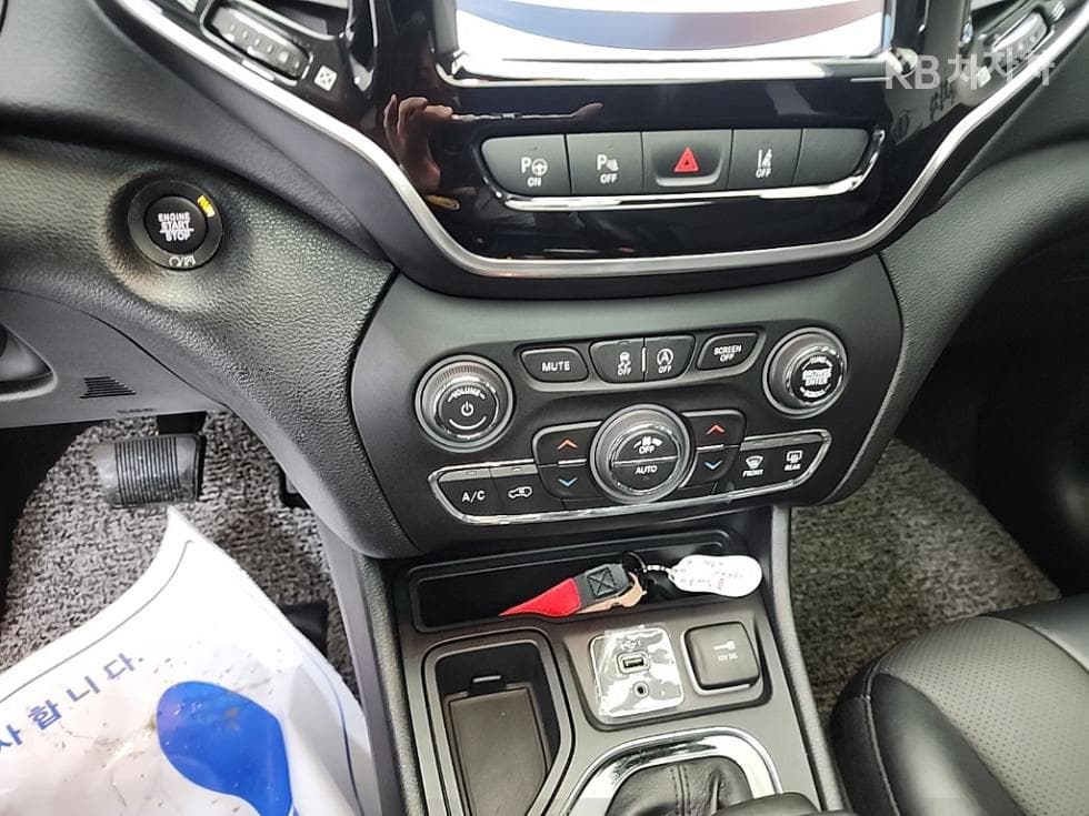 지프 체로키(KL)2.4 Бензин FWD Limited - 10