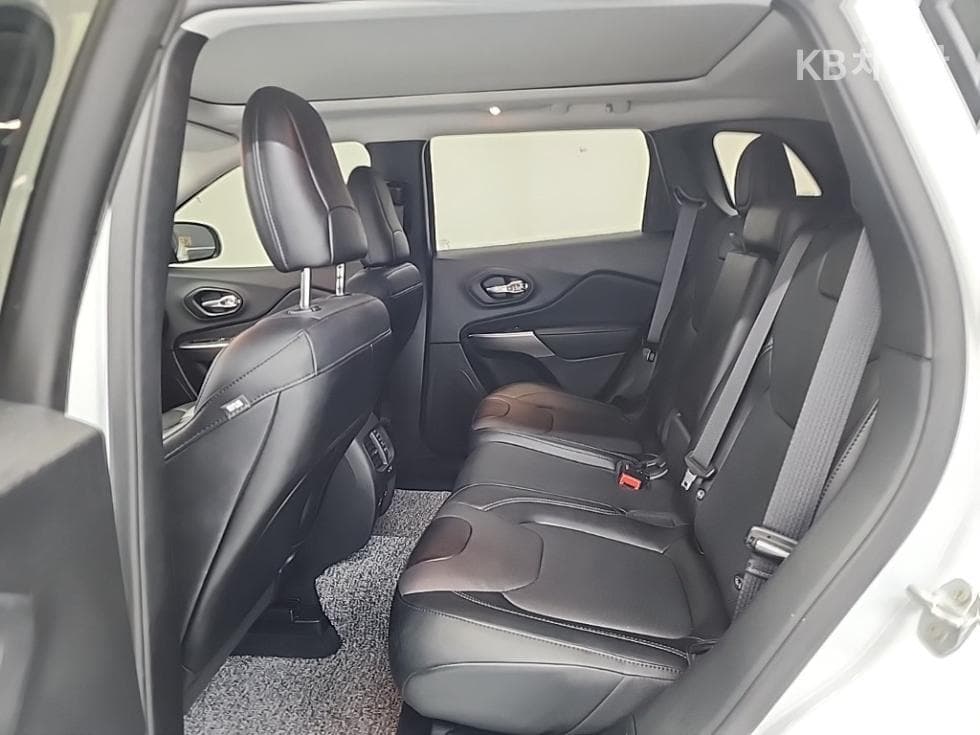지프 체로키(KL)2.4 Бензин FWD Limited - 12