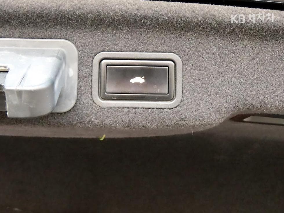 Audi NEW A83.0 Turbo Diesel Injection 콰트로 D4 - 17