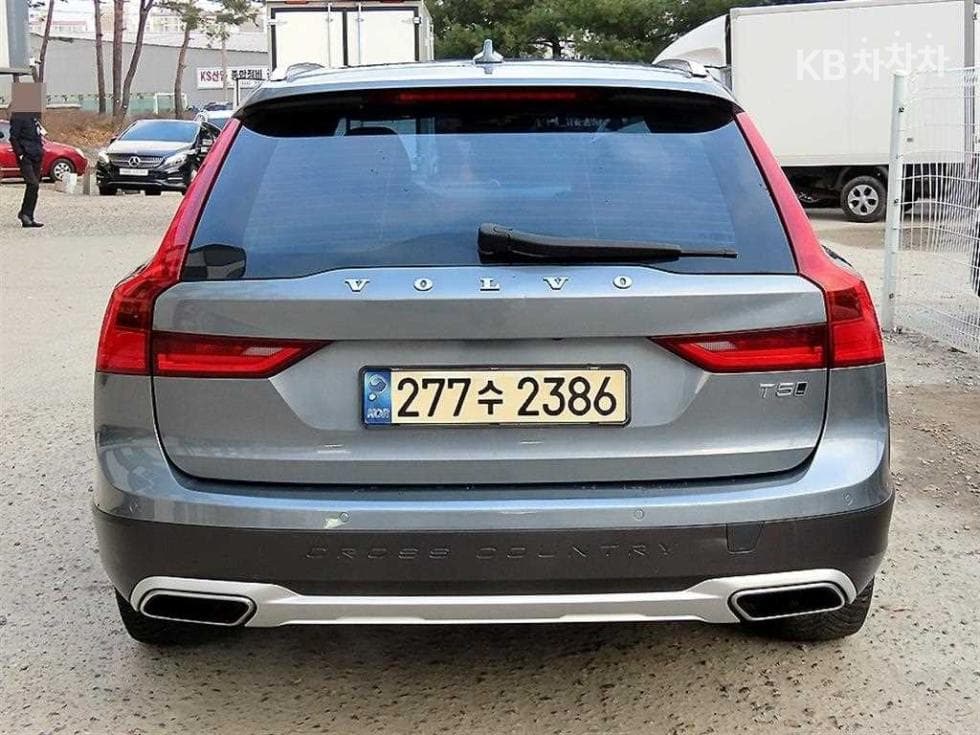 Volvo V90 CCD5 Pro AWD - 4
