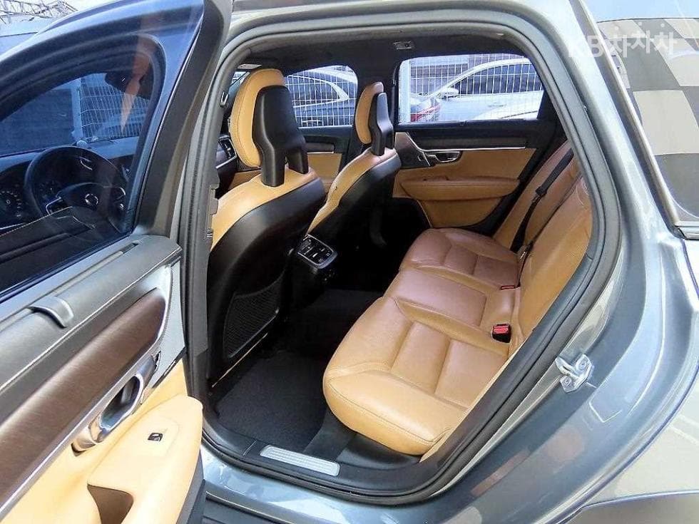 Volvo V90 CCD5 Pro AWD - 6