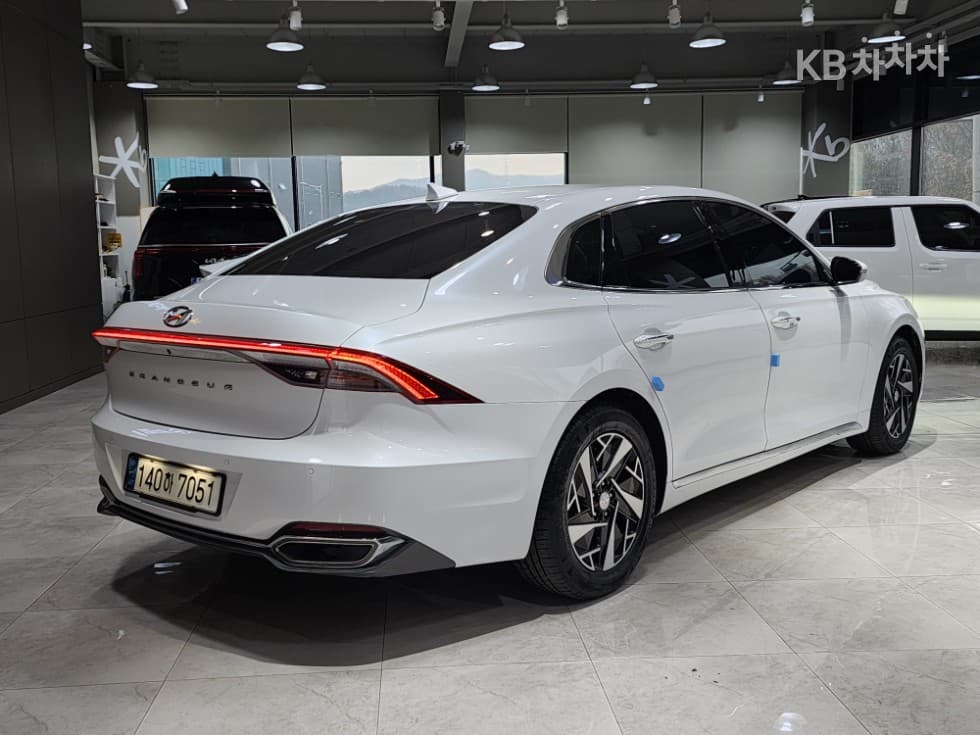 Хюндай The New (фейслифт) Grandeur (Azera) Хибрид2.4 Premium - 3