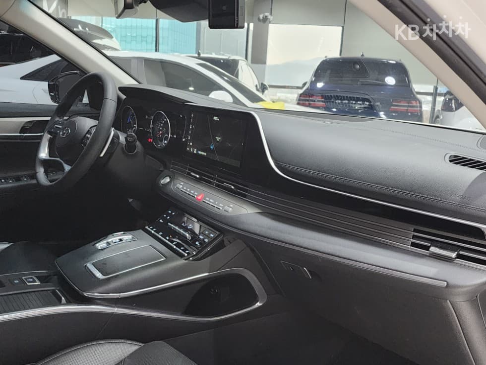 Хюндай The New (фейслифт) Grandeur (Azera) Хибрид2.4 Premium - 24