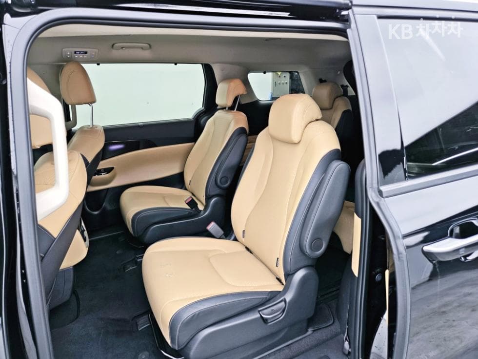 Kia Carnival 4th generationG3.5 GDI 9-seater Signature - 6