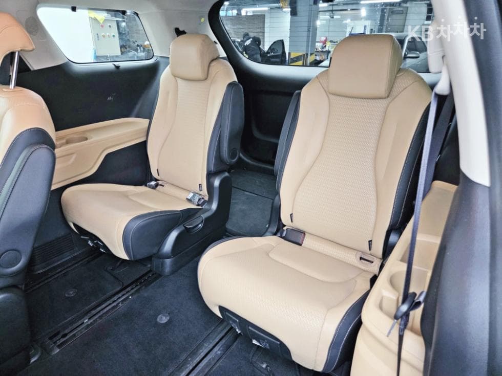 Kia Carnival 4th generationG3.5 GDI 9-seater Signature - 8