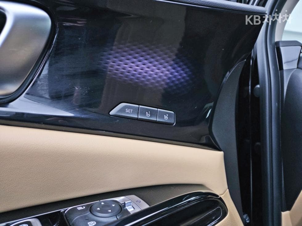 Kia Carnival 4th generationG3.5 GDI 9-seater Signature - 10